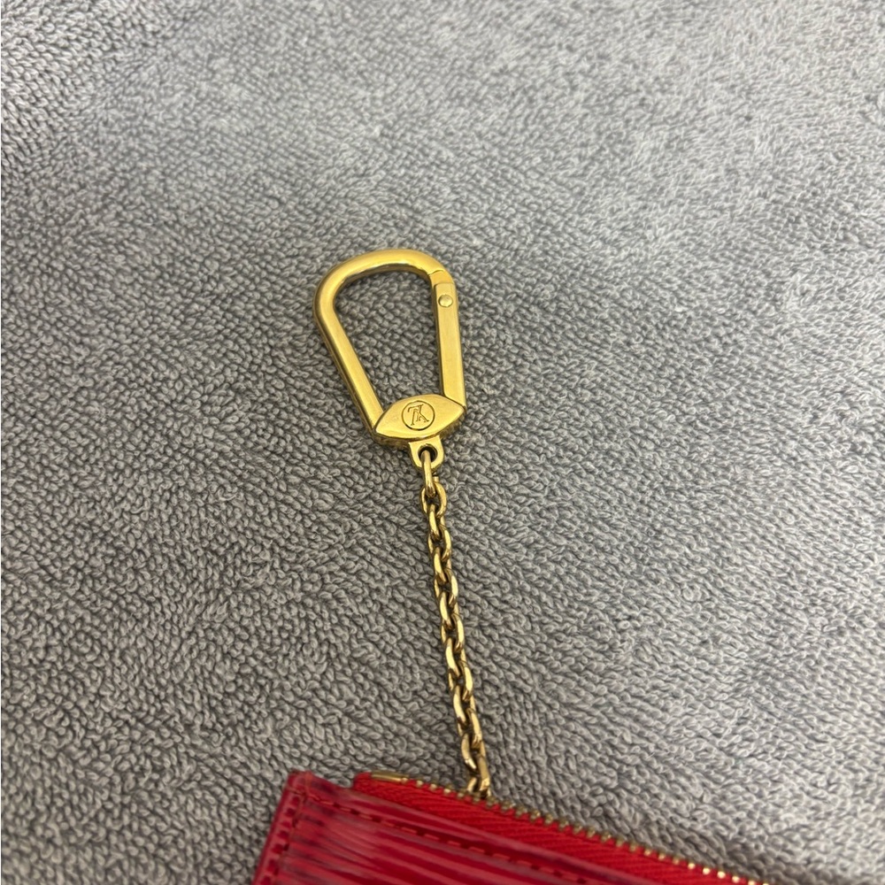 Authentic Louis Vuitton Red Epi Key Cles - Picture 4 of 14
